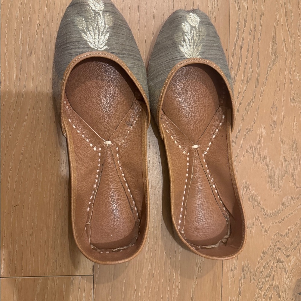 Elegant Gray and Brown Women's Juti